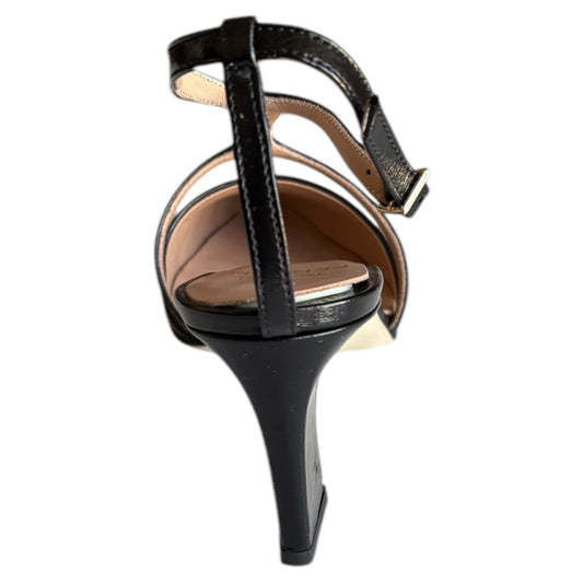 Decoltè aperto Isabel Ferranti in naplak nero