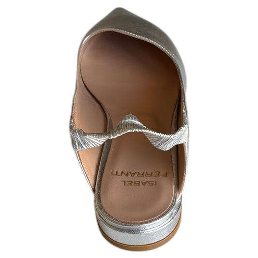 Decoltè aperto al tallone Isabel Ferranti in pelle laminata