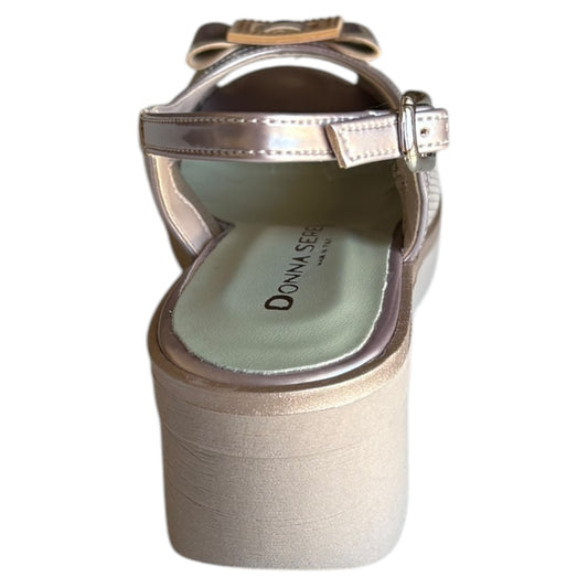 Sandalo con zeppa in camoscio elasticizzato beige Donna Serena